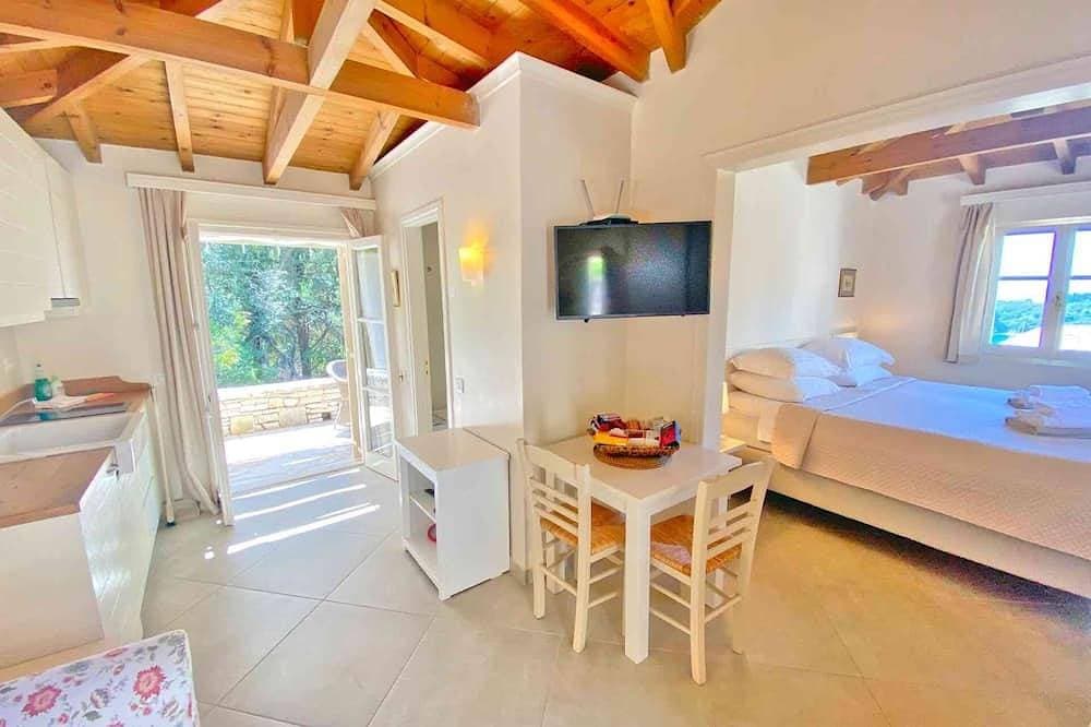Foto 2 von 30: N-E Küste / Paleopetres Kalami Luxussuite Kvi / 200m vom Strand / Meerblick / Pool