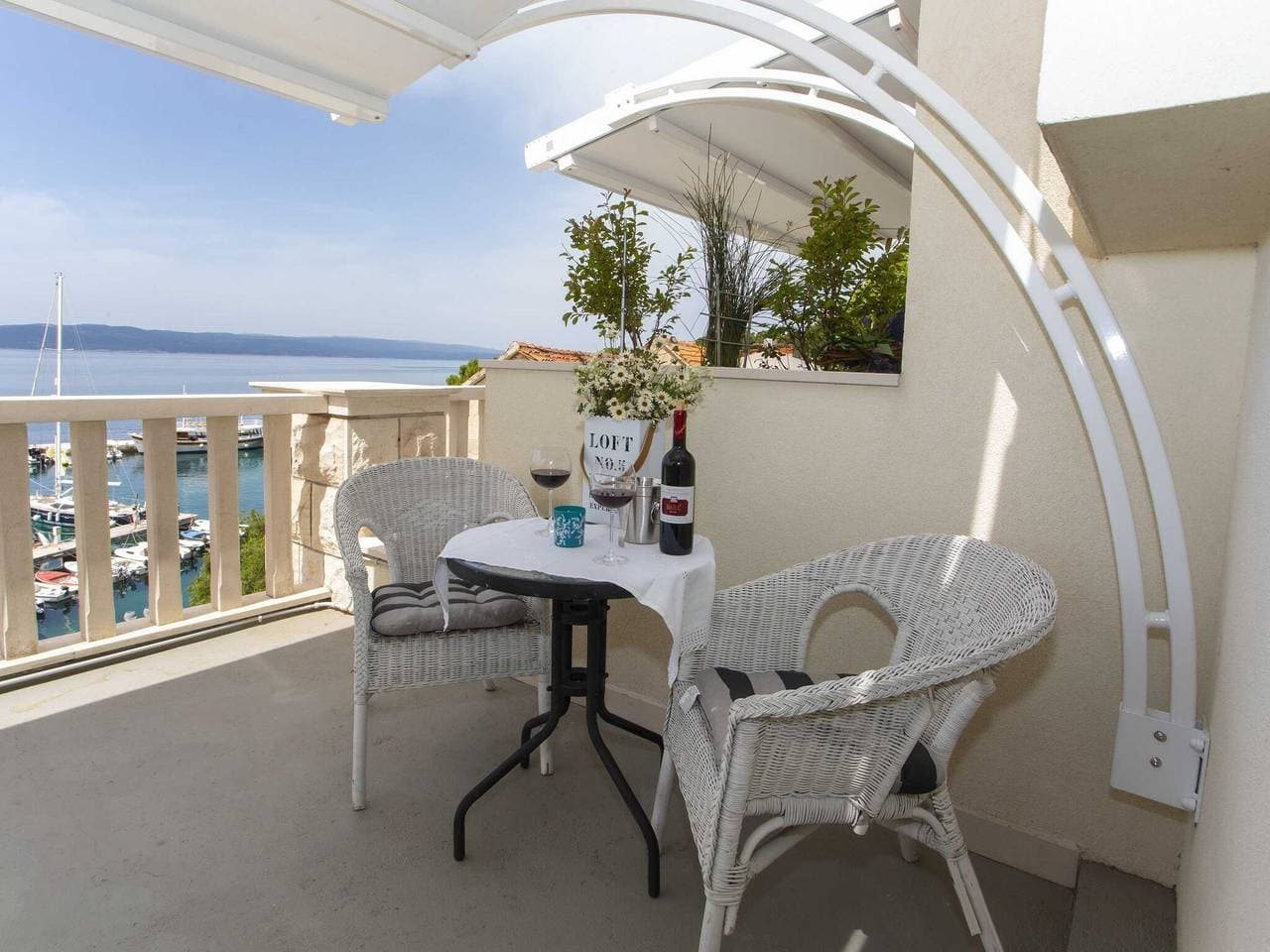 Foto 8 von 8: Apartments & Room Vesna - Studio Apartment with Terrace and Sea View