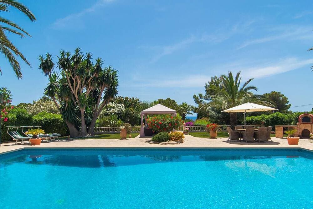 Foto 8 von 30: Lovely home in Cala Pi with private swimming pool, can be inside or outside