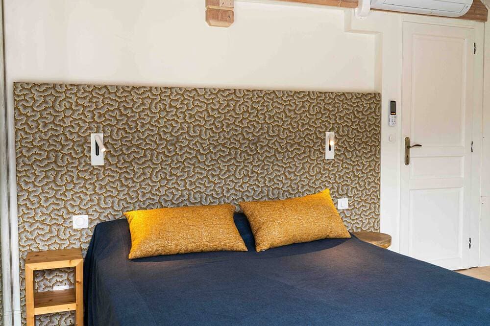 Foto 10 von 30: Villa Mariette, large charming villa with lake view, swimming pool and large garden