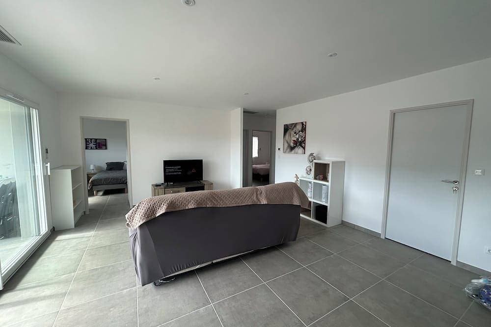 Foto 3 von 13: 3-bedroom detached house near river