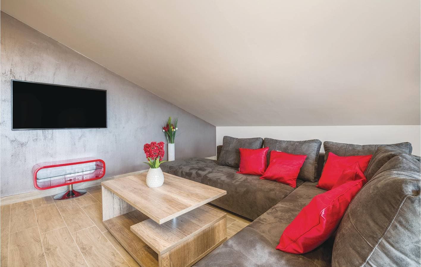 Foto 6 von 31: Gemütliche 1-Zimmer-Wohnung mit Terrasse, 1,5 km vom Strand Havajka entfernt