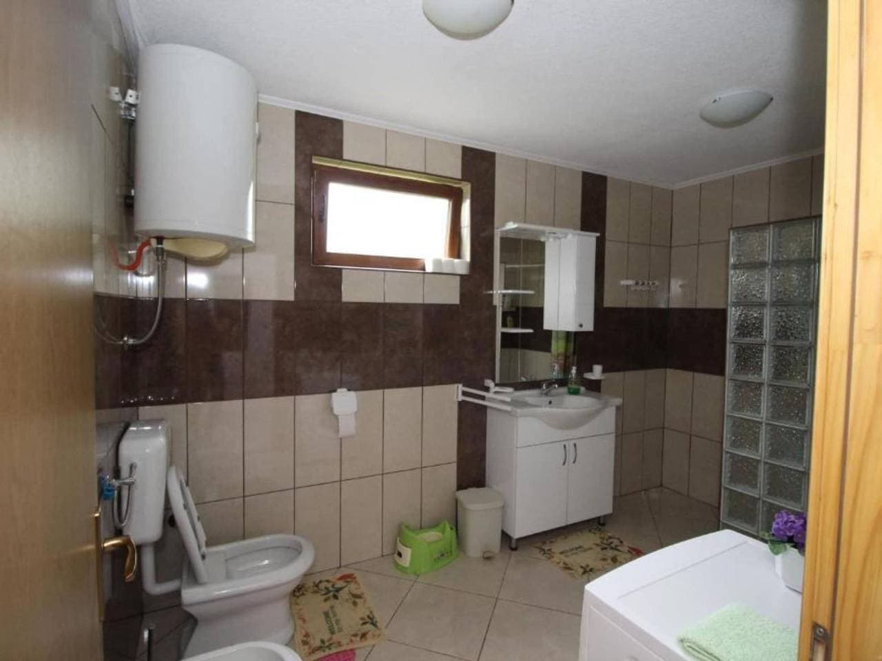 Foto 10 von 35: Four bedroom house with river view