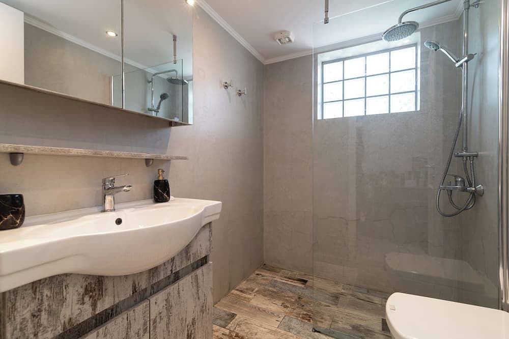 Foto 5 von 29: Tasos Villas - Nr. 2. Einzelvilla mit privatem, überdachtem Sitzbereich.