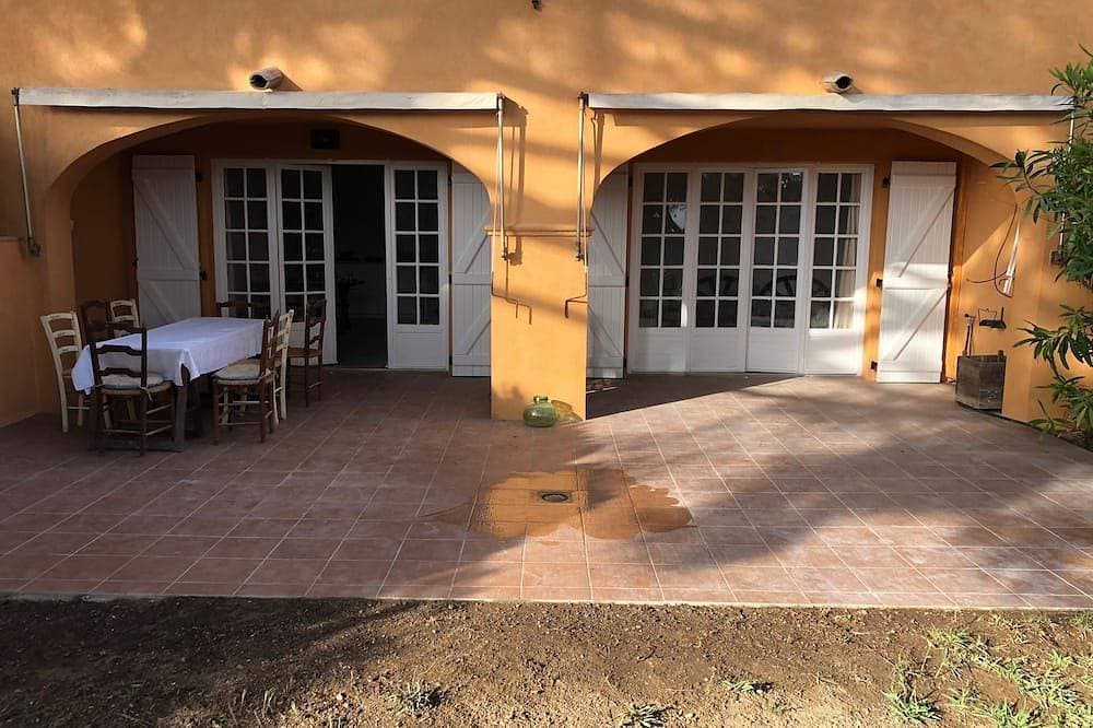 Foto 10 von 10: Farmhouse near beach in shade of umbrella pines with sea view