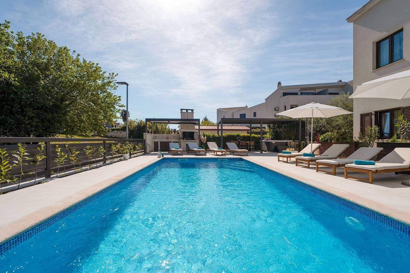 Foto 4 von 30: Strandnahes Apartment mit Jacuzzi, Meerblick, Pool, privatem Balkon, nur 100 Meter zum Strand