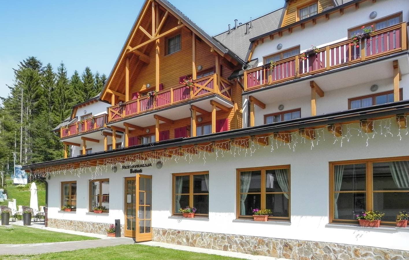 Foto 3 von 34: Ferienwohnung für 7 Personen mit Pool