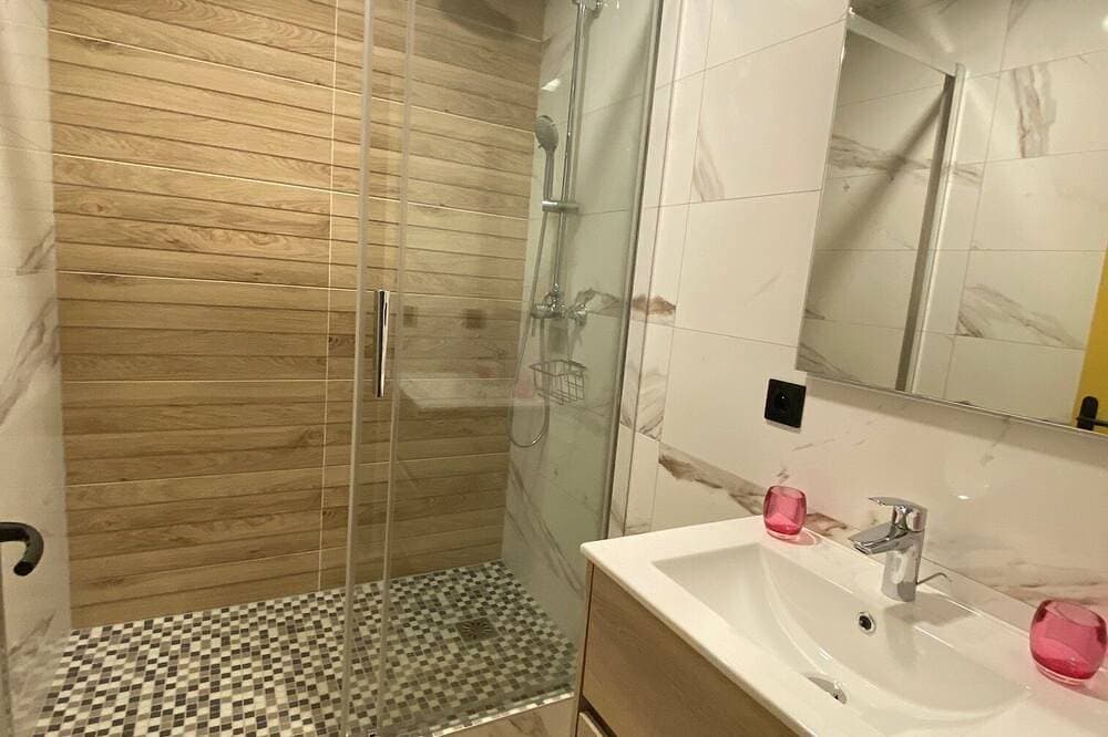 Foto 10 von 27: Apartment with sea view, at the foot of the beach, ideal for a couple with 2 children