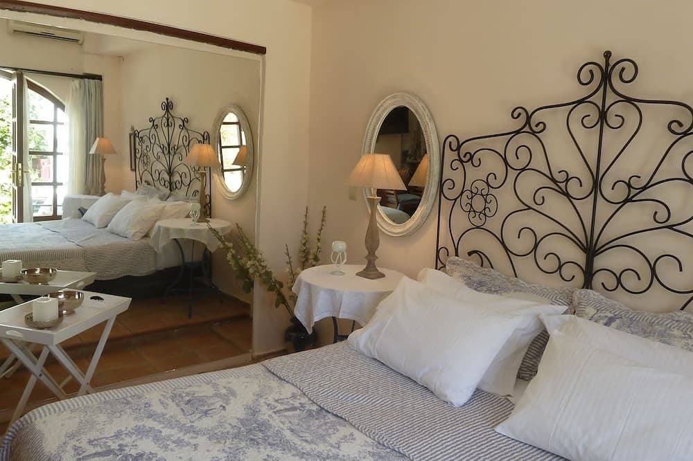 Foto 5 von 30: Farbige Asteri Suite, Pool, Patio, Dachterrasse, In der Nähe von Rethymno