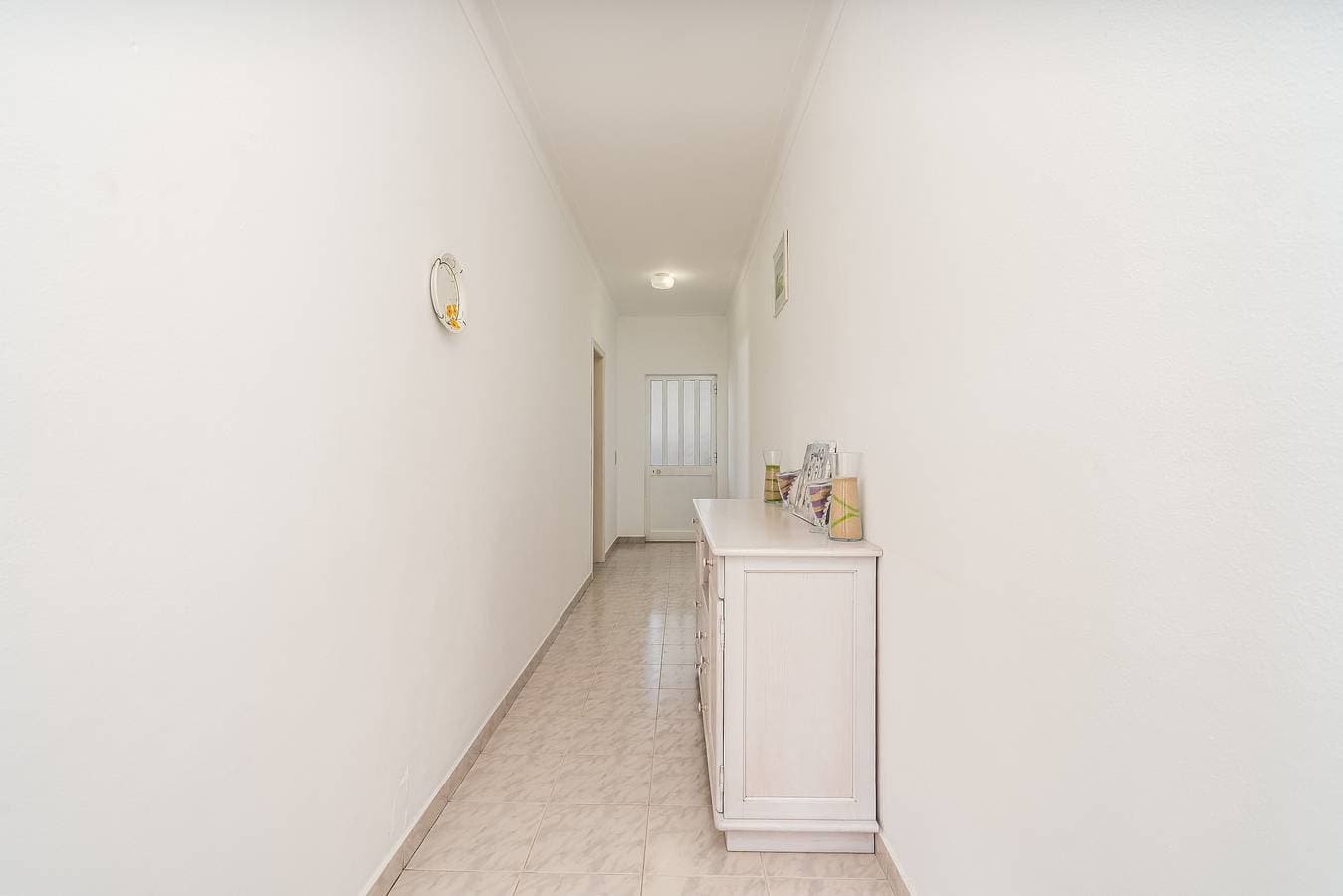 Foto 9 von 20: Ferienwohnung 'Maralvor 001' mit Gemeinschaftspool, Gemeinschaftsgarten und Balkon