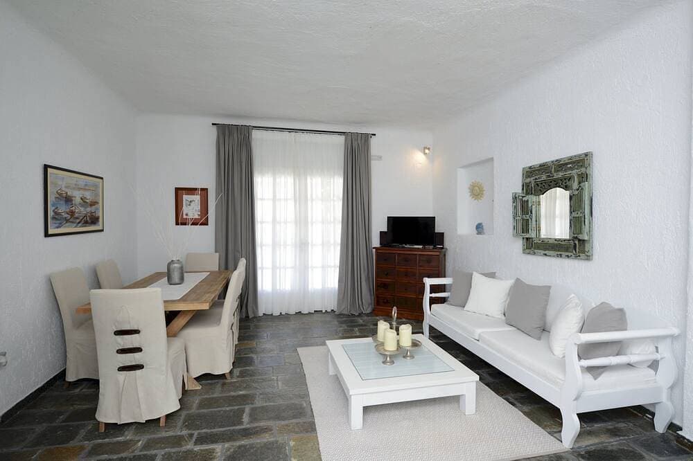 Foto 8 von 17: Luxury apartment Fokos/lounge area, sea view