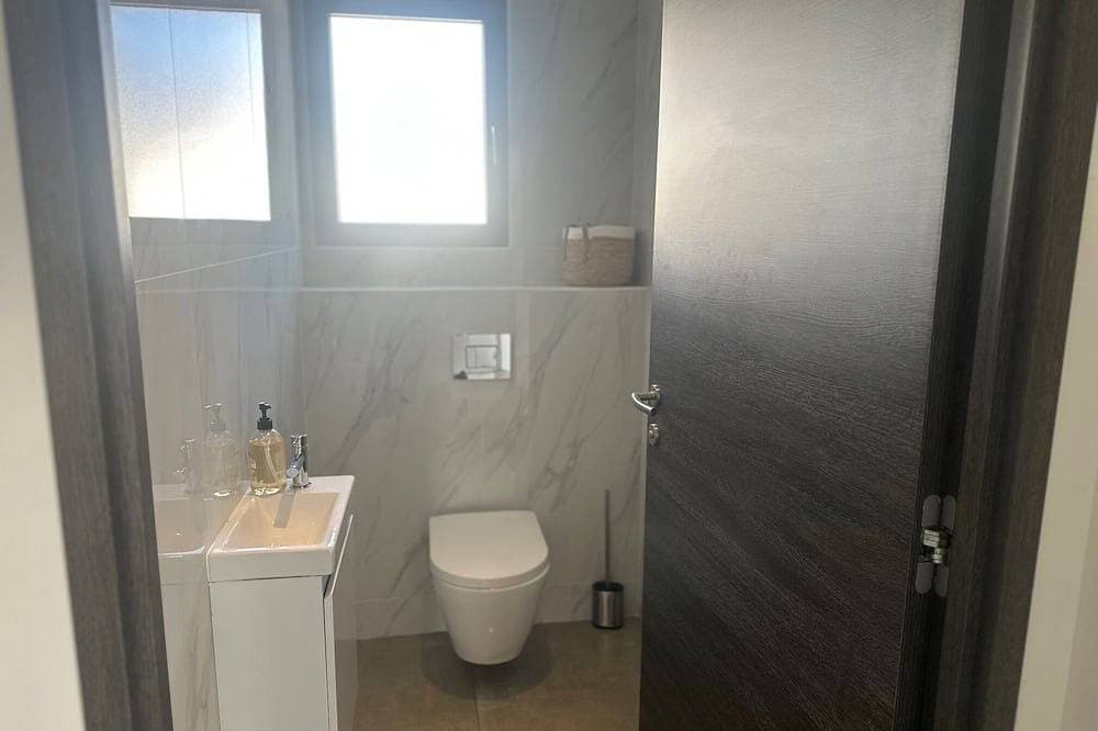 Foto 6 von 30: Geräumige 220 m² große Villa mit privatem Pool und großem umzäunten Garten