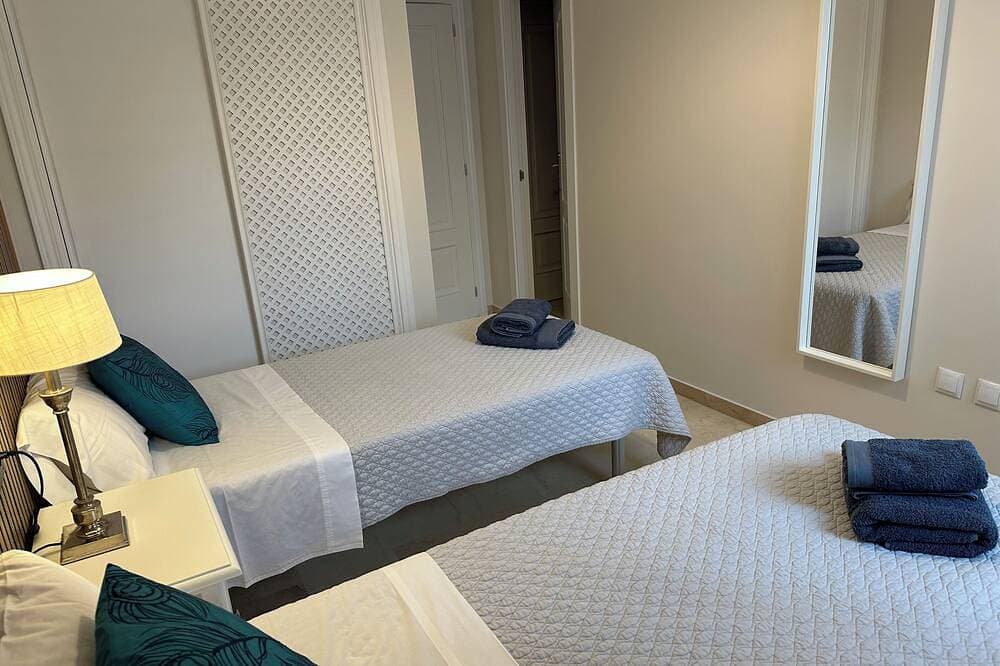 Foto 10 von 30: Luxus-Apartment am Strand mit Whirlpool - 3 Sonnenterrassen, WLAN und Gasgrill