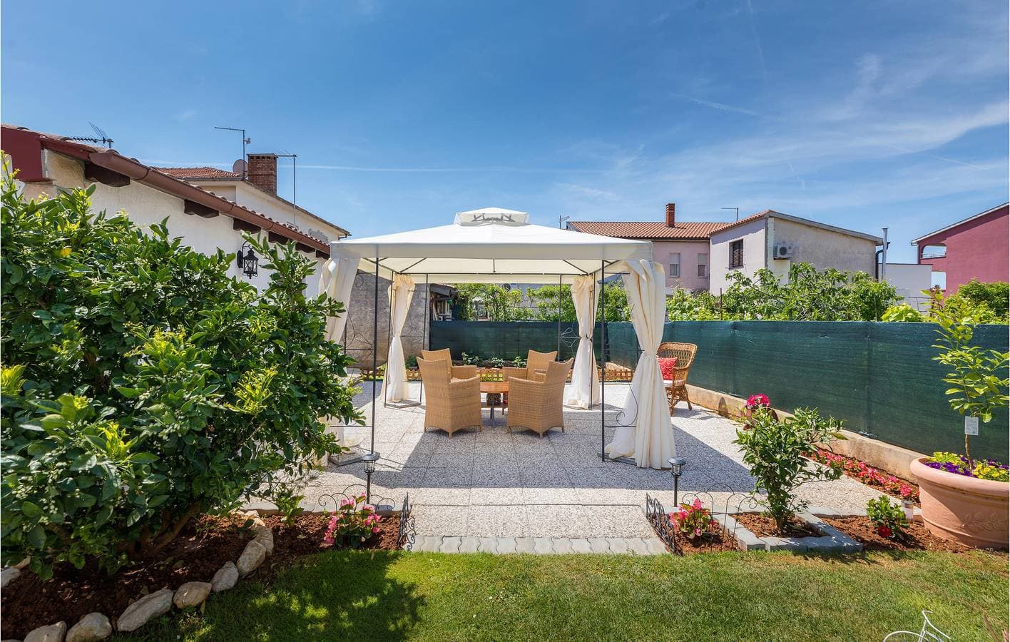 Foto 5 von 35: Charmantes Apartment mit WLAN, Terrasse und Parkplatz in Küstennähe