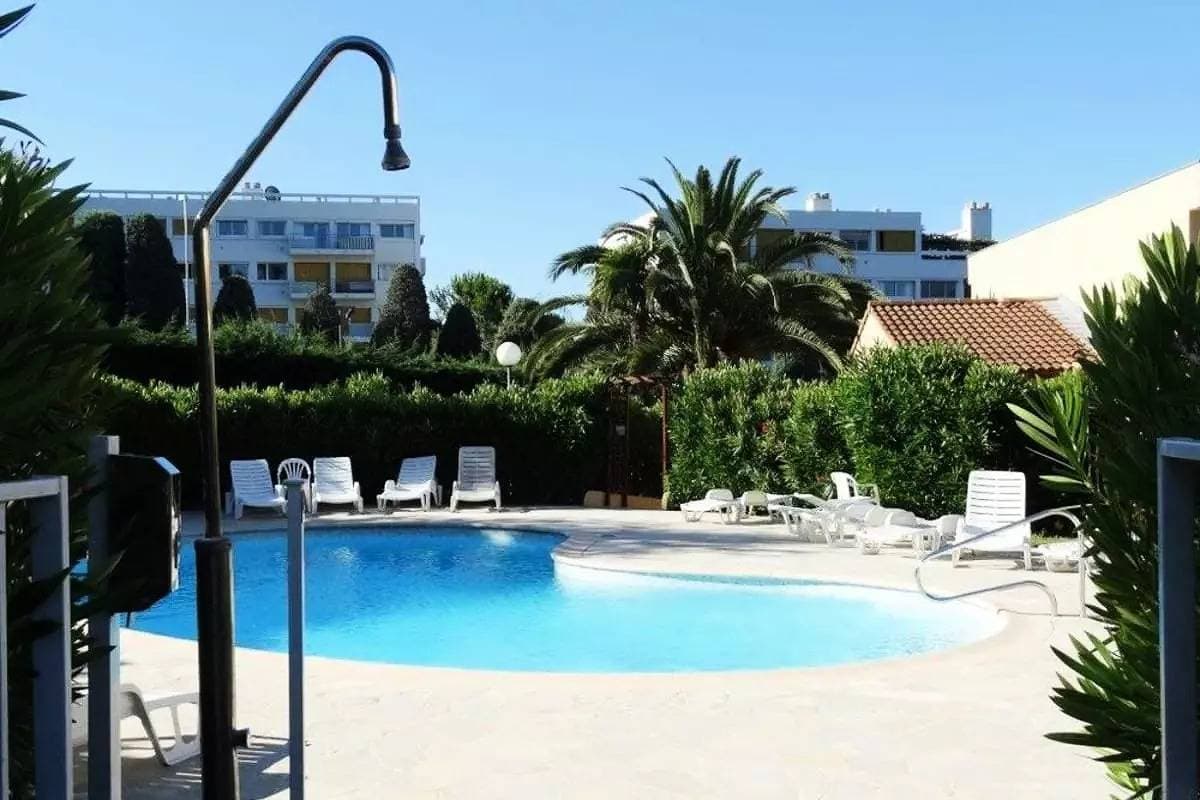 Foto 4 von 19: 2 Zimmer, Terrasse Meerblick & Schwimmbad