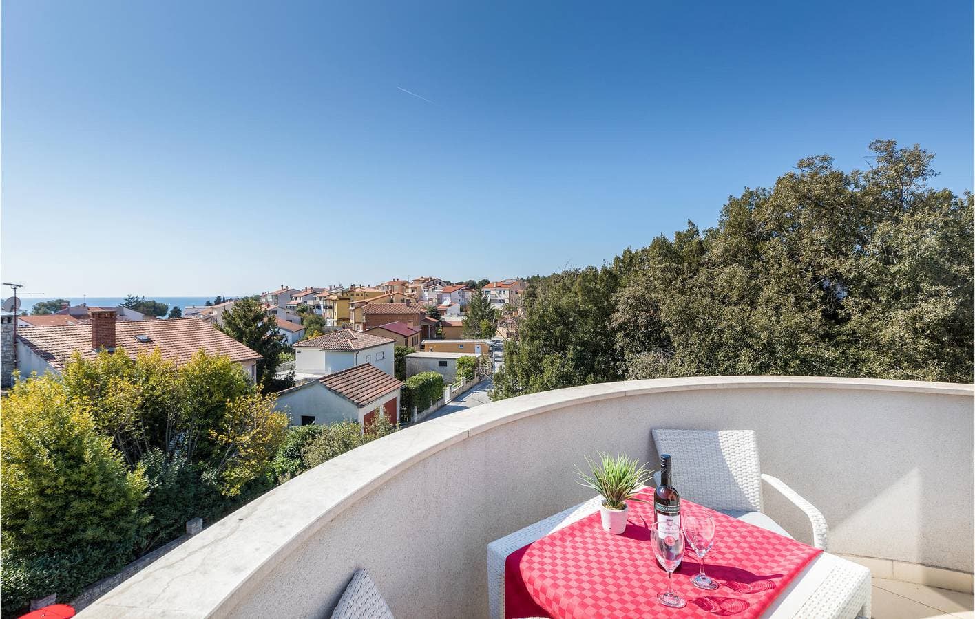 Foto 9 von 31: Gemütliche 1-Zimmer-Wohnung mit Terrasse, 1,5 km vom Strand Havajka entfernt