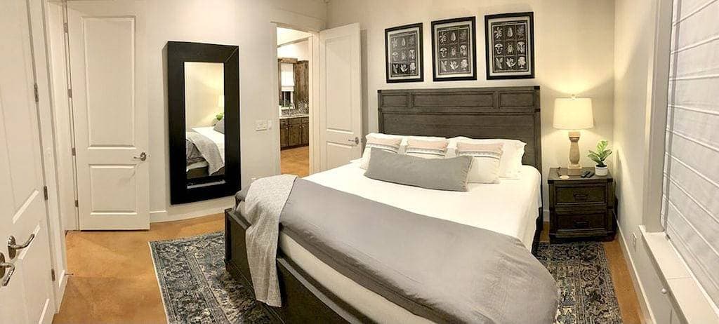 Gorgeous 2 bedroom Casita on the Guadalupe River walking distance from Gruene. 1