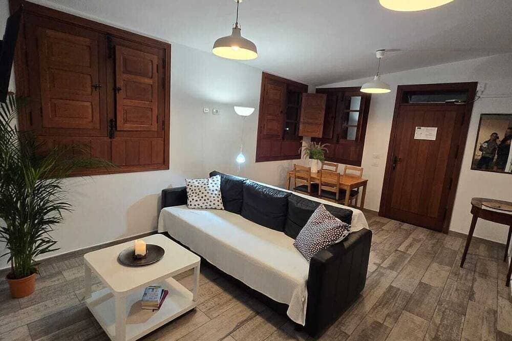 Foto 11 von 30: Zwei Barrancos (3). - 1 Schlafzimmer mit Doppelbett, Wohnküche, Schlafsofa, Badezimmer. Pool
