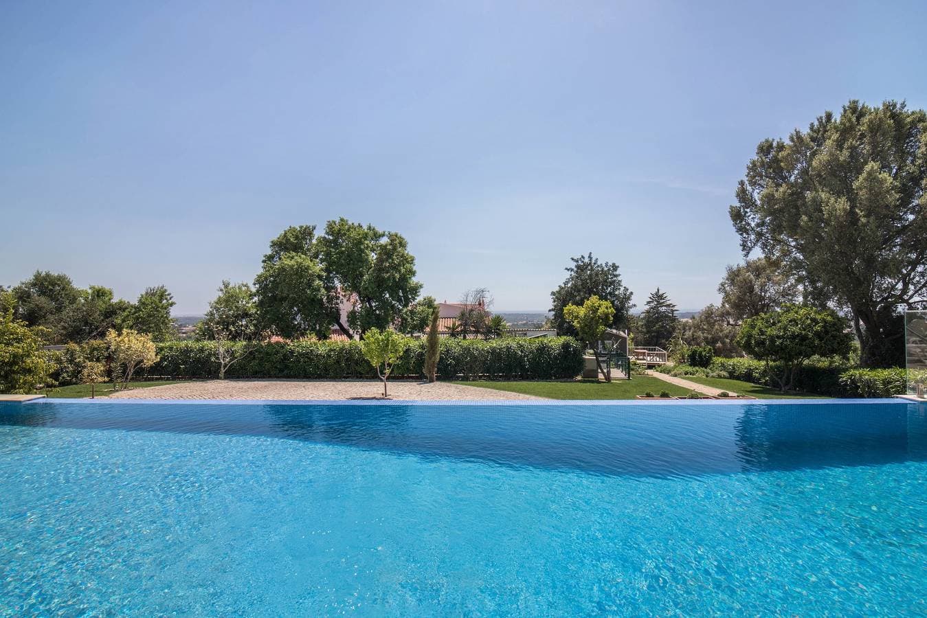 Foto 5 von 19: Ferienwohnung Abelha mit Meerblick, Infinity Pool, Gemeinschaftsgarten & WLAN