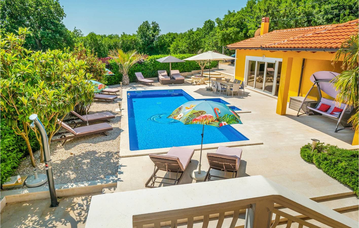 Foto 11 von 35: Gemütliche Ferienwohnung mit Pool, Terrasse und WLAN in der Nähe des Stadtzentrums von Raša