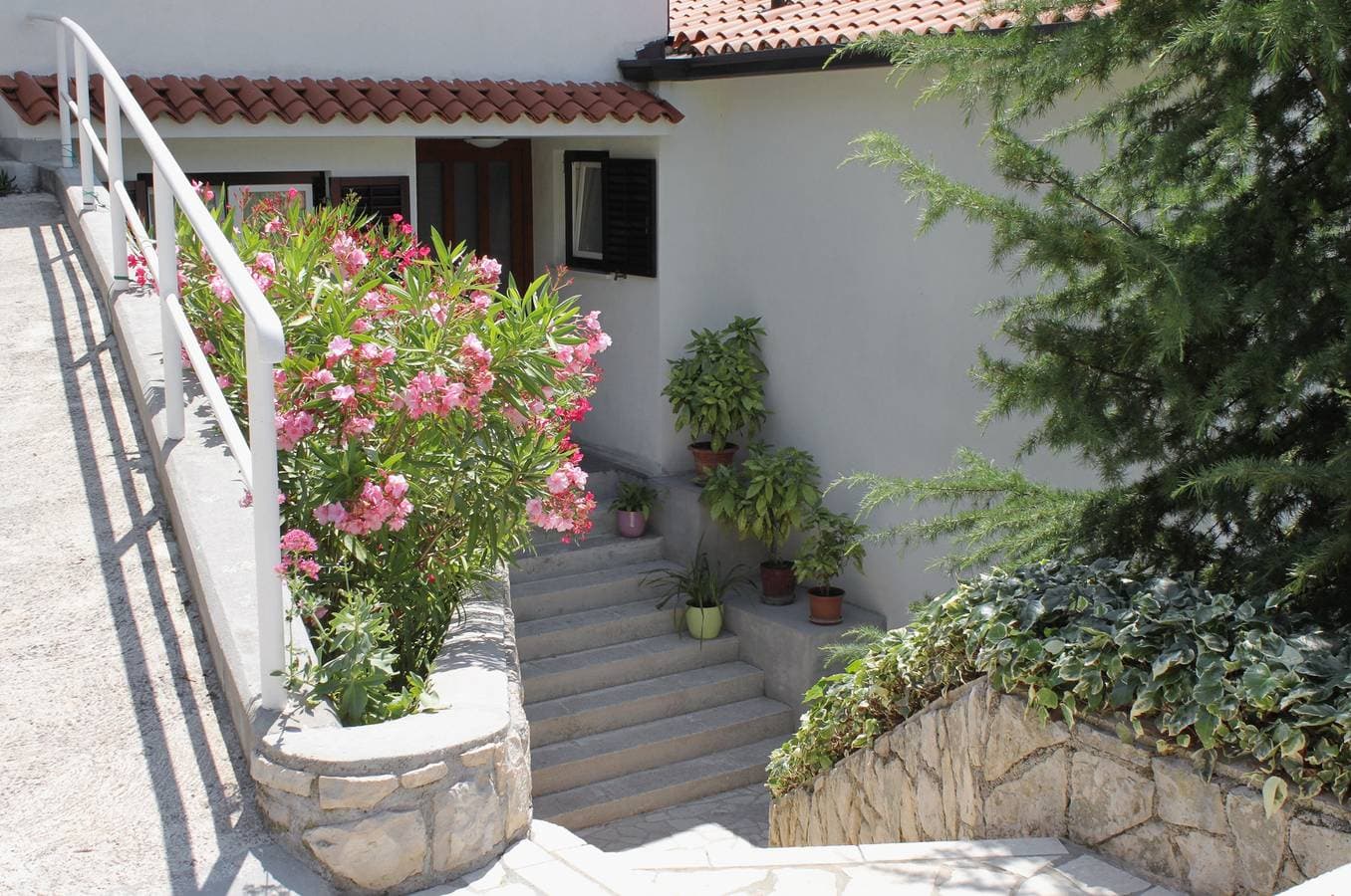 Foto 5 von 24: 1-Zimmer-Ferienwohnung mit Terrasse und Meerblick Rabac, Labin -c
