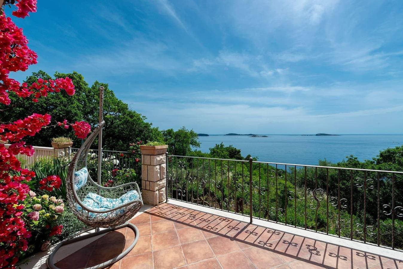 Foto 8 von 50: Villa für 10 Personen mit Balkon
