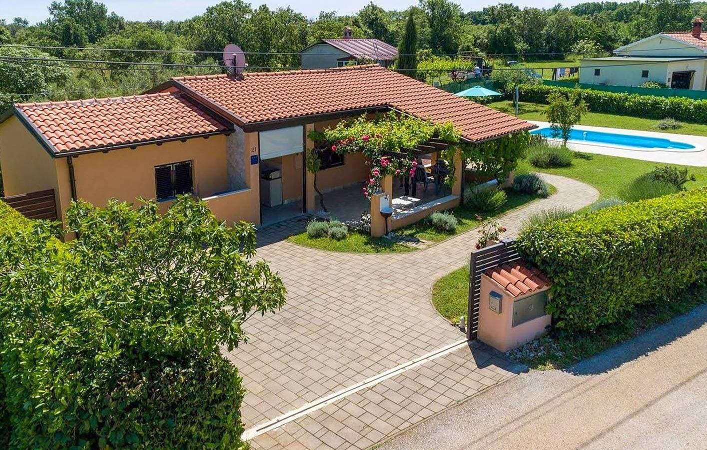 Foto 2 von 25: Charmantes Apartment mit Pool und Terrasse, 2,5 km vom Zentrum von Peruski entfernt