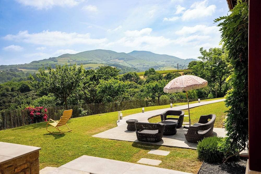 Foto 11 von 12: Spacious Ursuya studio with mountain views, spa & pool access