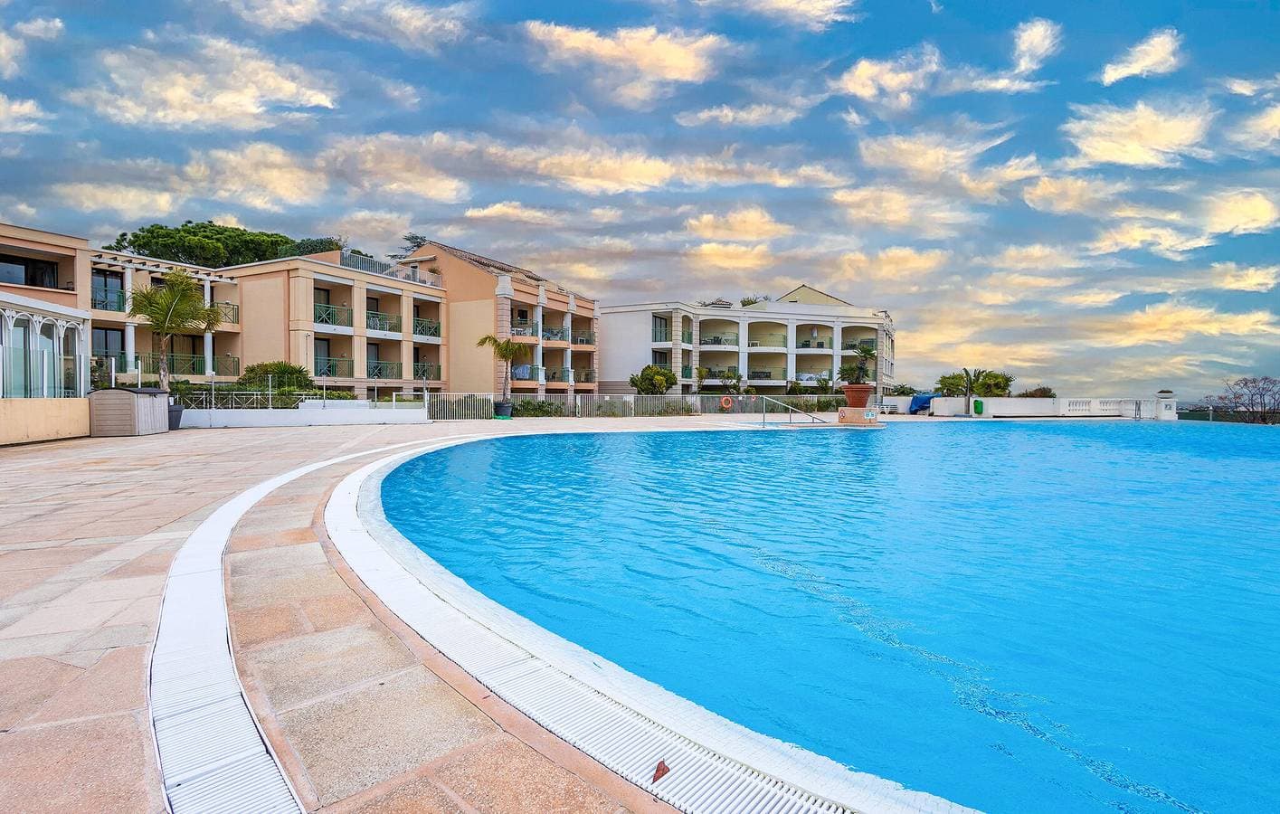 Foto 4 von 28: Appartement mit Meerblick, Pool und Parkplatz, 800m zum Strand