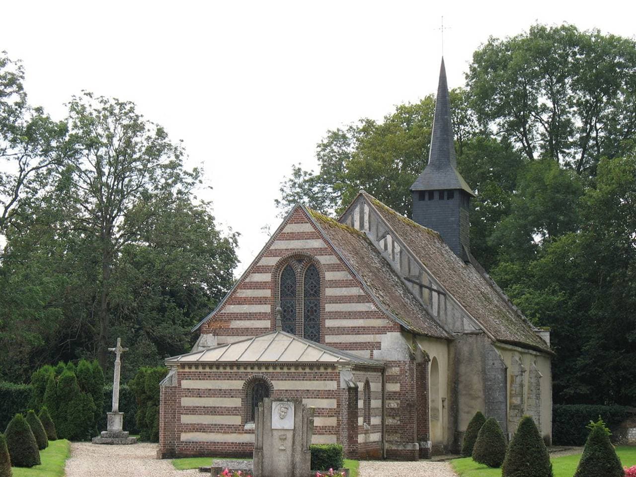 Foto 11 von 12: Komfortables Landhaus in Bérengeville-la-campagne mit Garten