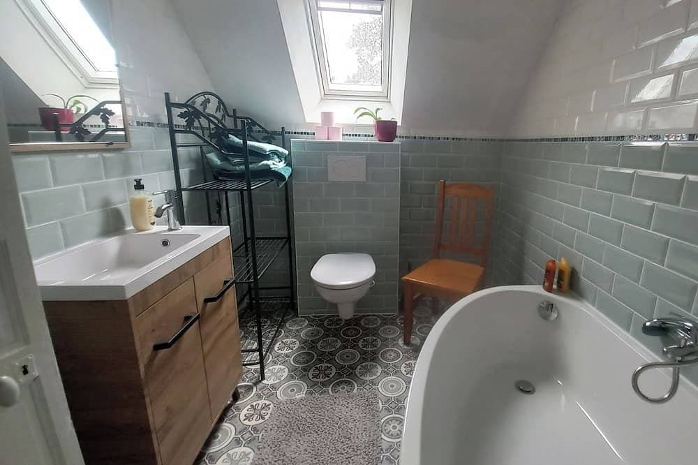 Foto 4 von 11: Adorable gîte, 3 kms from Binic & beaches, equipped kitchen, 4 bedrooms 8 beds, garden