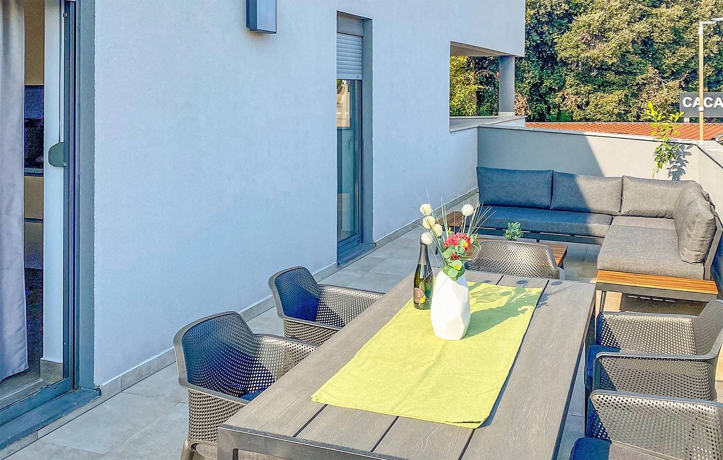 Foto 12 von 36: Geräumiges Apartment mit einem Schlafzimmer, Terrasse, WLAN und in der Nähe des Strandes Havajka