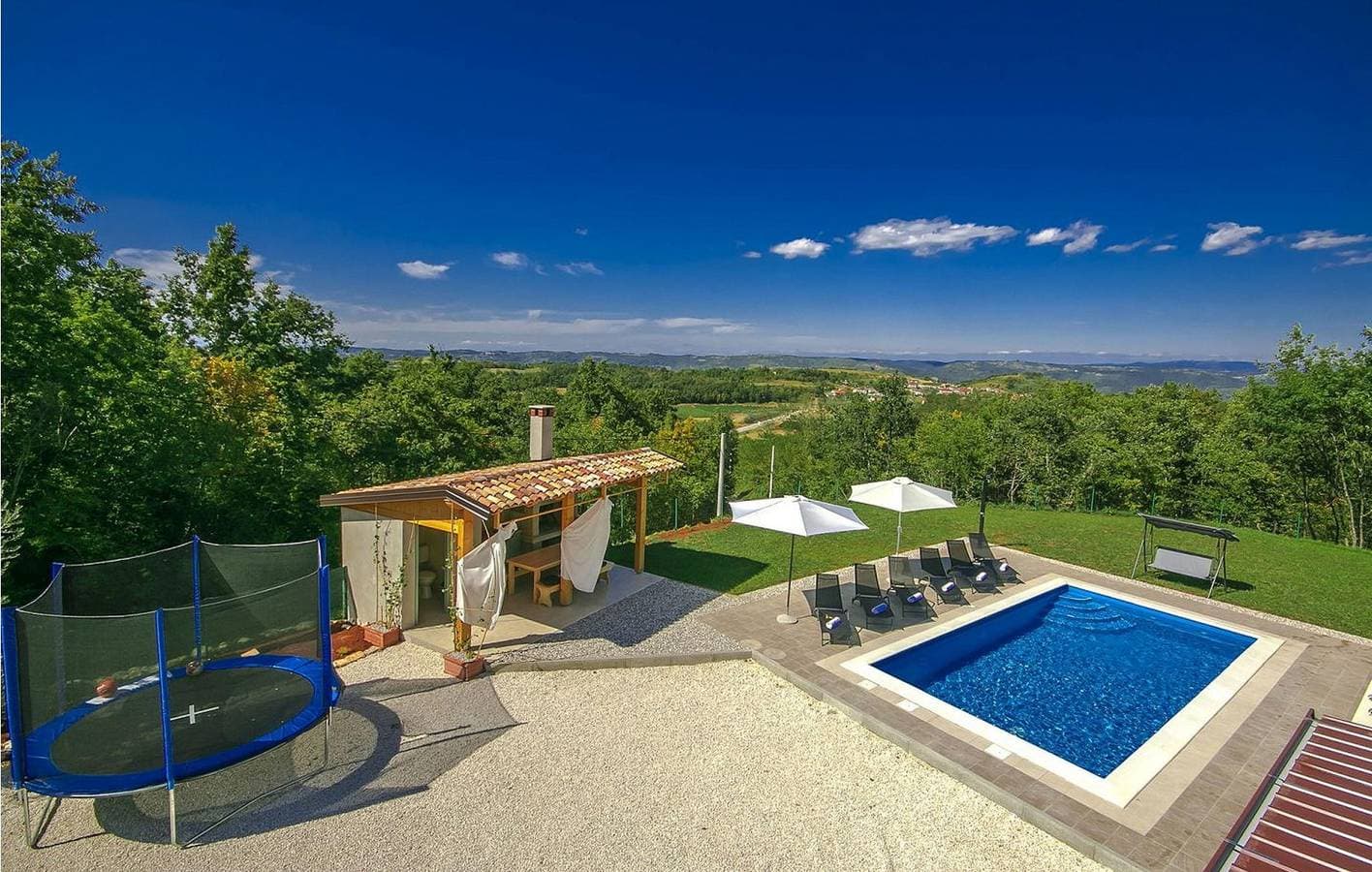Modernes Apartment mit 2 Schlafzimmern, Pool und Terrasse – WLAN & Klimaanlage 1