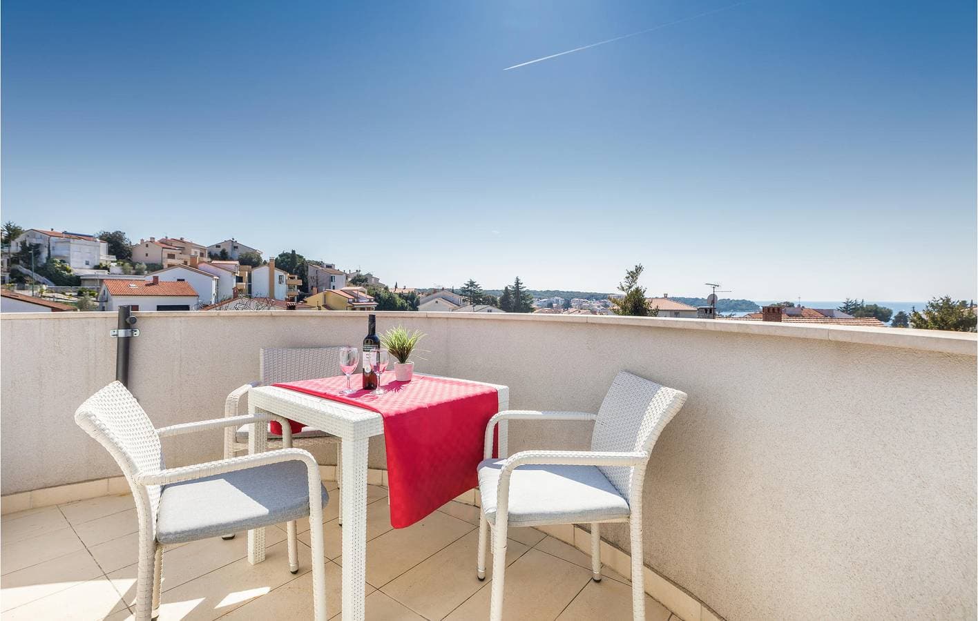 Foto 11 von 31: Gemütliche 1-Zimmer-Wohnung mit Terrasse, 1,5 km vom Strand Havajka entfernt