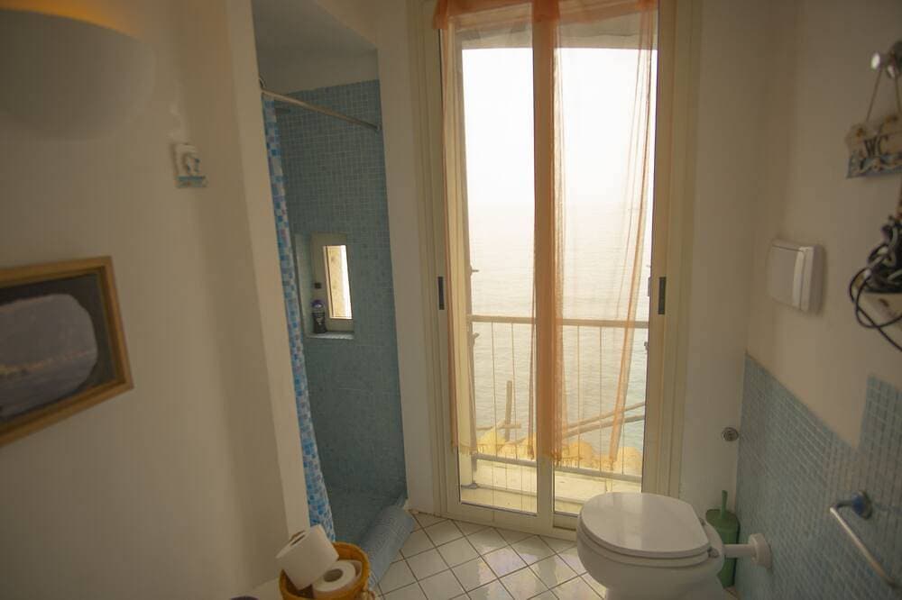 Foto 5 von 30: Romantische Villa für 2 Personen, mit Blick auf das Meer, in einer natürlichen Klippe.