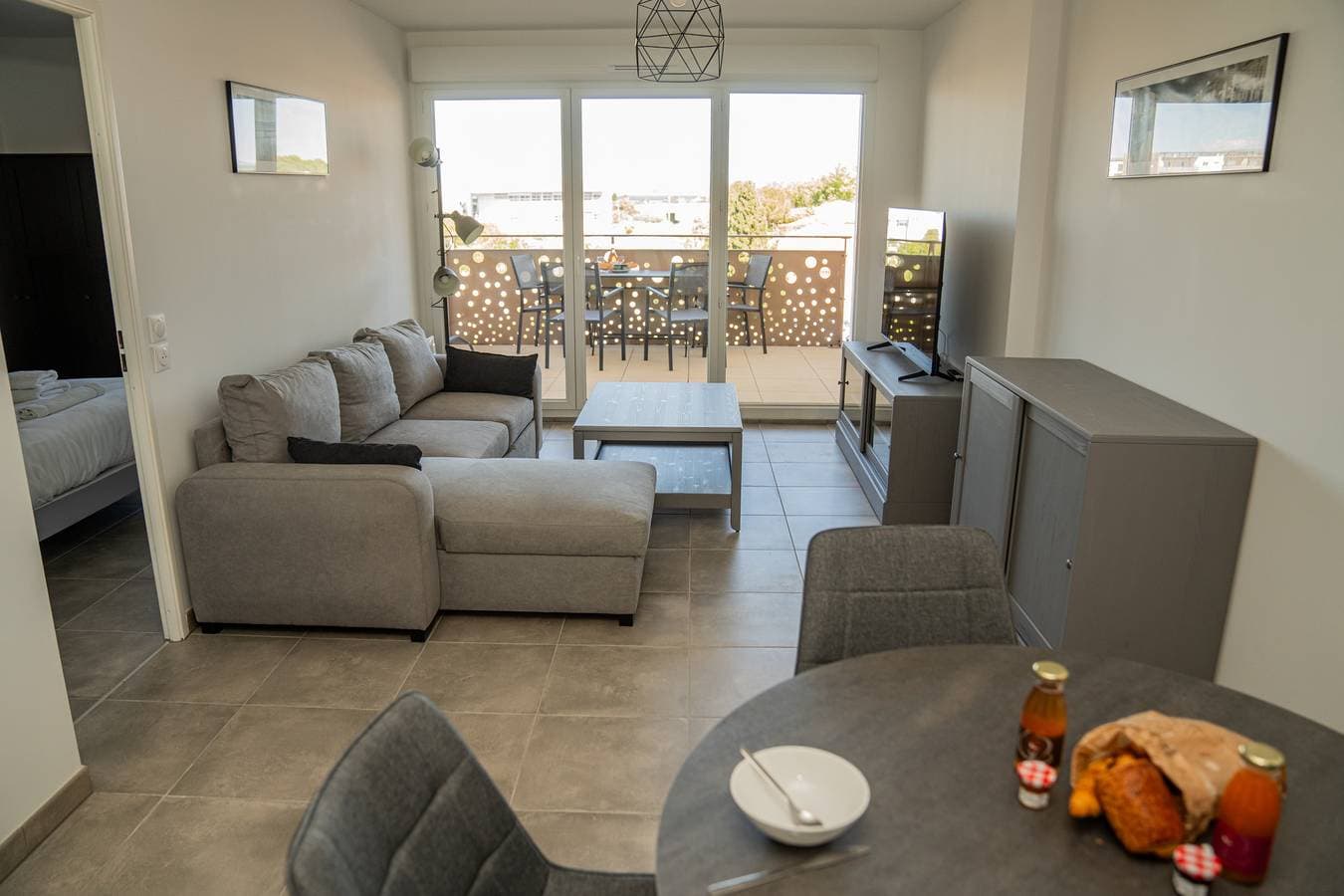 Foto 4 von 23: Sète, Confortable T2 avec terrasse, parking & vue