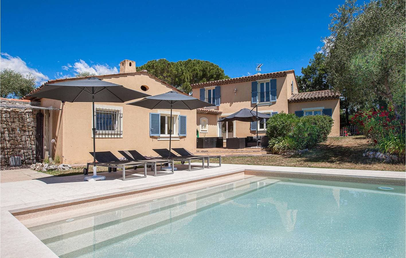 Foto 2 von 44: Stilvolle 180qm Wohnung mit Pool und Stadtblick, Saint-Cézaire-sur-Siagne