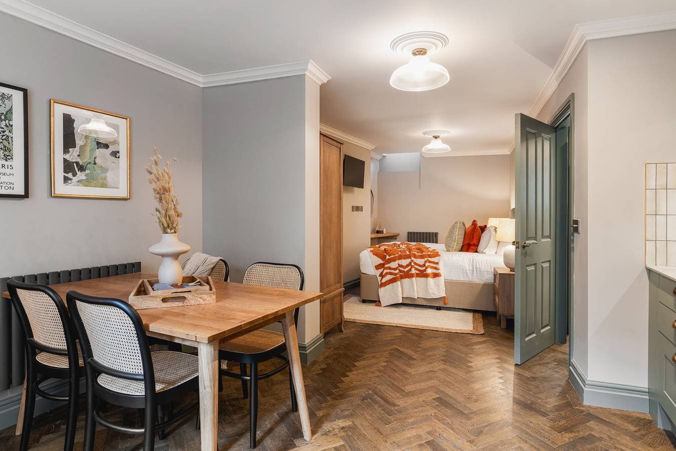 Foto 8 von 11: Your Apartment | Cotham Arms - Studio (Sk)