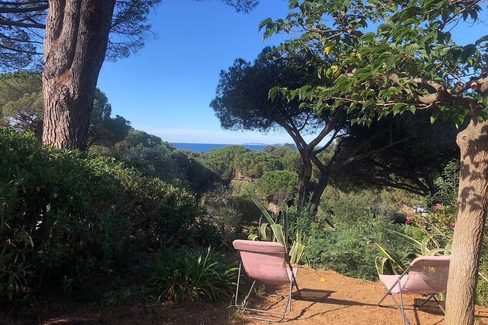 Foto 9 von 10: Farmhouse near beach in shade of umbrella pines with sea view