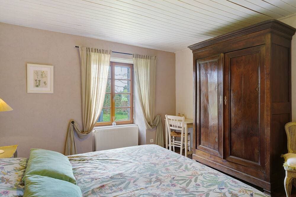 Foto 2 von 30: Ferienhaus „Gîte La Longère de Brocéliande“ mit privatem Garten