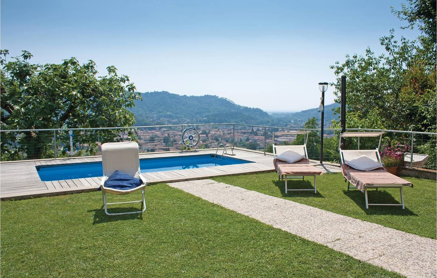 Foto 9 von 21: Garten-Pool-Wohnung in Camaiore mit Parkplatz & WiFi.