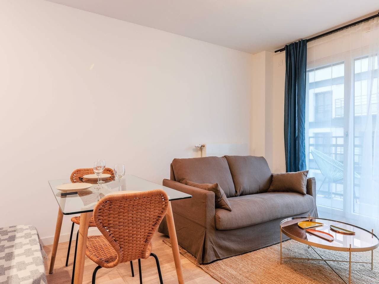 Foto 3 von 15: Stilvolles Appartement - Flohmarkt