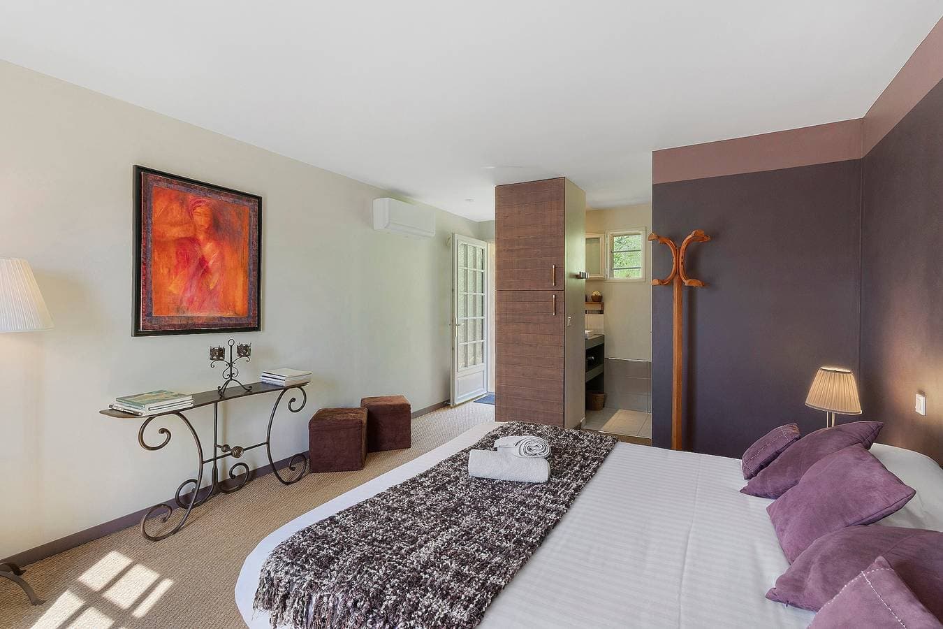 Foto 13 von 30: Gästezimmer „Aubergine“ mit Gemeinschaftspool nahe Sarlat
