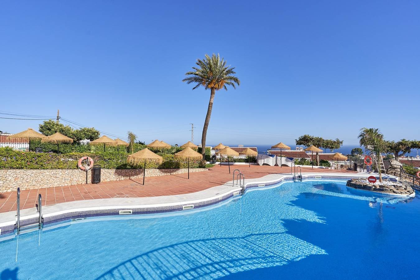 Foto 2 von 30: Ferienwohnung 'Casa Mimosa Capistrano Nerja' mit Meerblick, Gemeinschaftspool und Wi-Fi