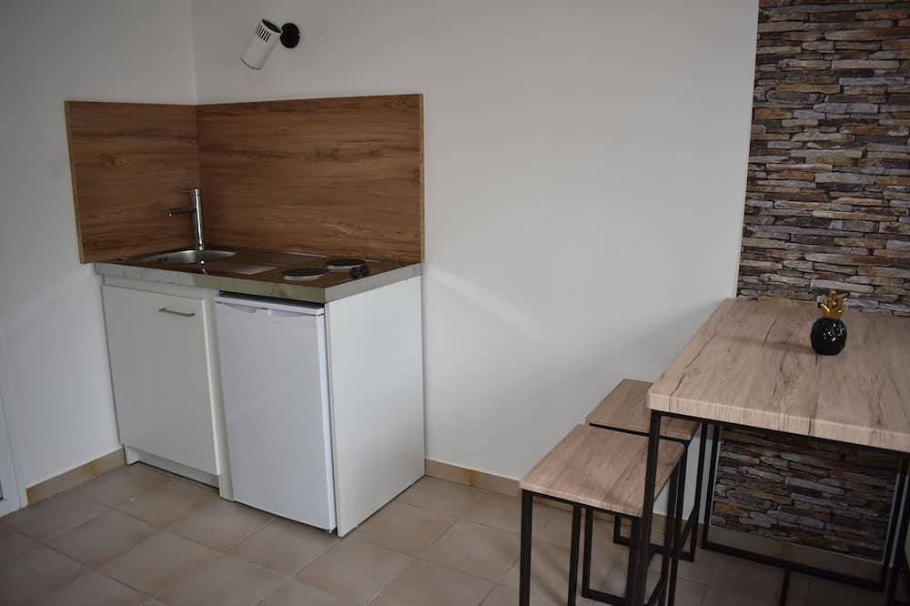 Foto 5 von 12: Studio Avec Piscine 10 min à Pied de la Rivière et 5 min du Centre