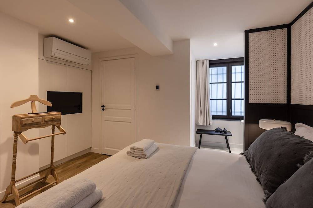 Foto 6 von 27: Passocean 1 - Suite in the Heart of Honfleur - Kingsize Bed - Airco