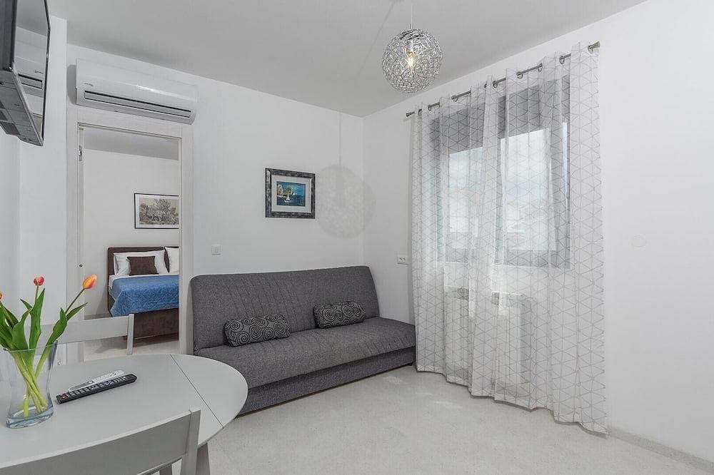 Foto 5 von 18: Ferienwohnung Zrnic IV mit Blick auf die Stadt