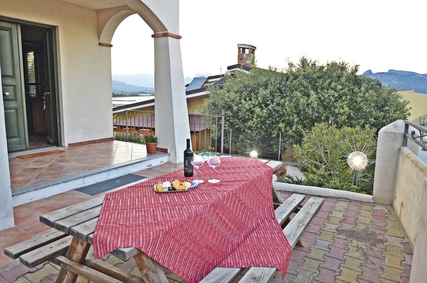 Foto 2 von 23: Ferienwohnung für 8 Personen mit Garten