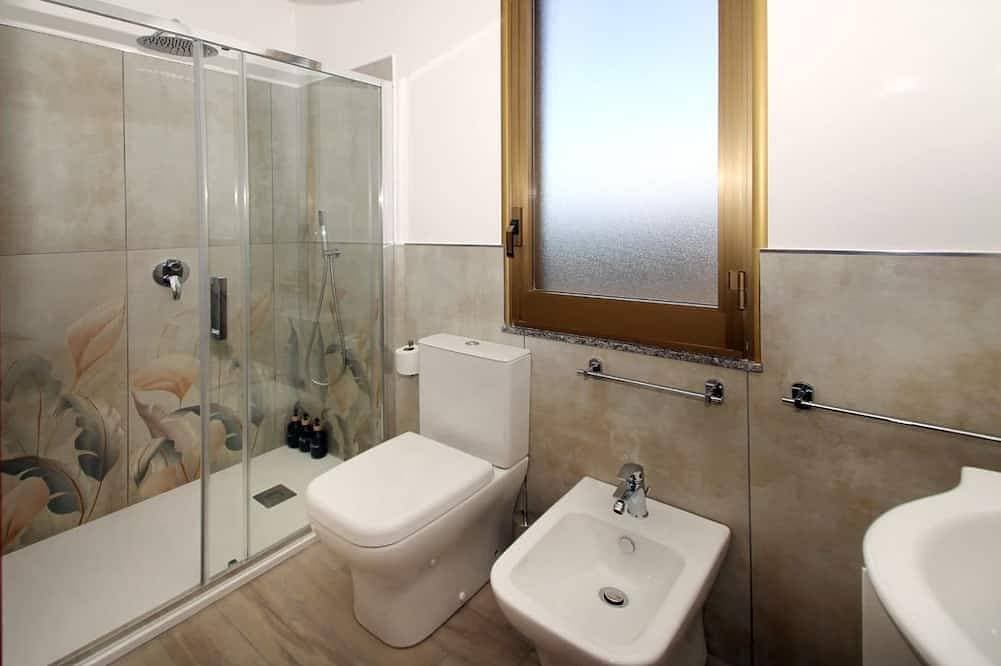 Foto 9 von 25: Giardino al Mare di Anna ist eine Wohnung im dritten und letzten Stock eines alten Herrenhauses, umgeben von der Landschaft der Piana di Caronia und nur wenige Schritte vom Meer entfernt.Die Unterkunft besteht aus einer großen Wohnküche mit Schlafsofa,