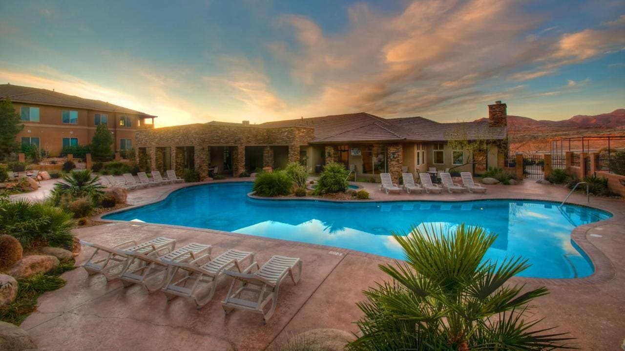 D5-Coral Springs Poolside-Ground Floor 3-bedroom Hillside View 1